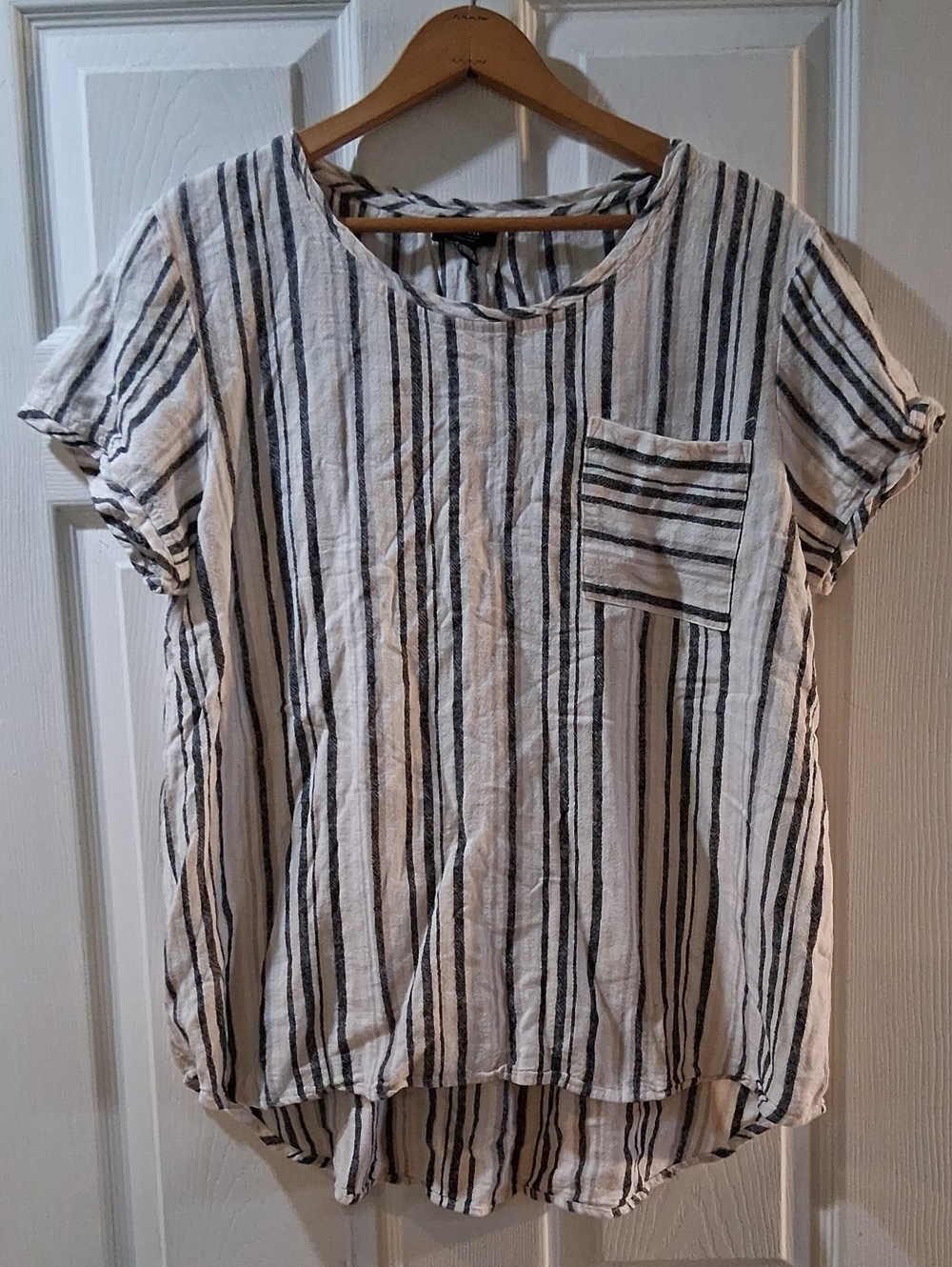 Jones New York White and Black Striped Short Sleeve Tunic